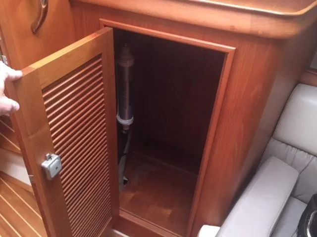 Slide: The Image of Wooden cabinet on Island Packet Packet Craft Express 360, 2002 model. - 34