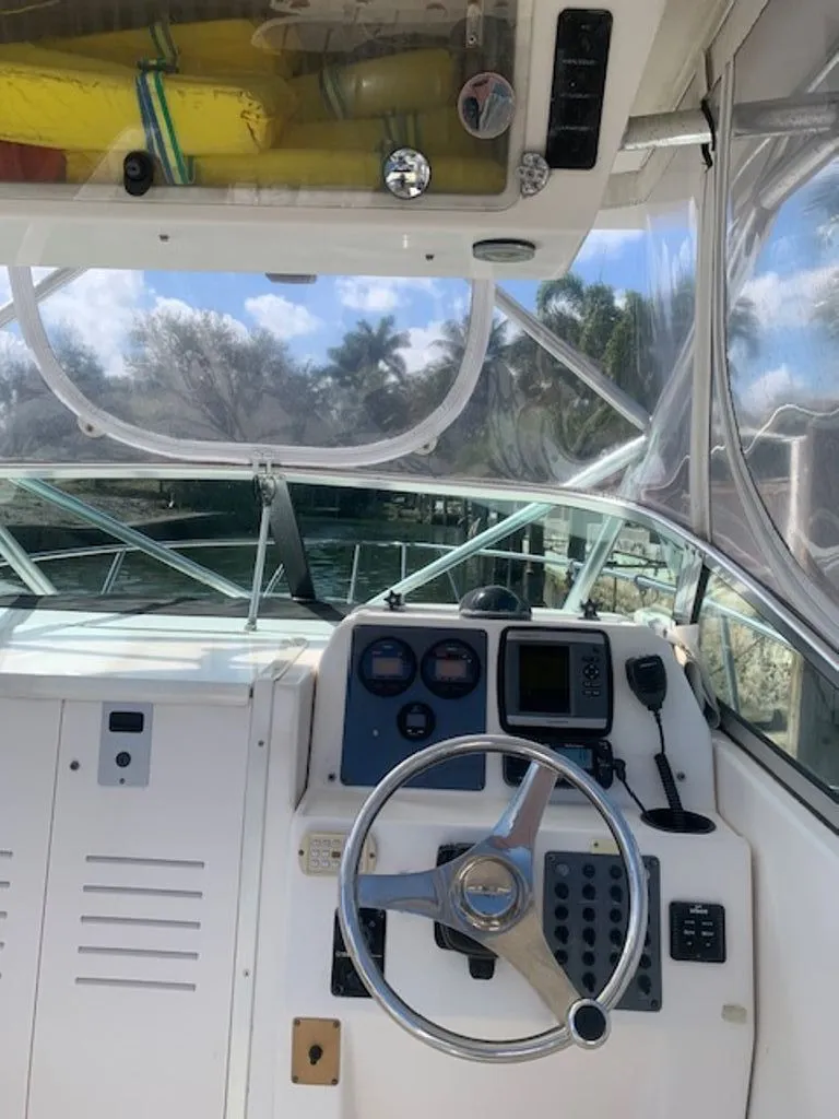 Slide: The Image of Helm of 2005 Robalo R235 WA boat with instruments. - 4