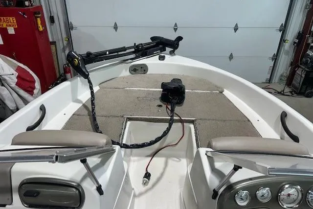 Slide: The Image of 2008 Nitro 189 Sport boat interior with fishing equipment and dashboard controls. - 4
