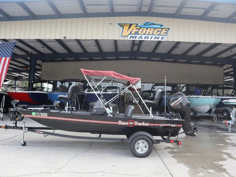 The Image of 2021 Tracker Bass Tracker Classic XL at V-Force Marine dealership. - 1