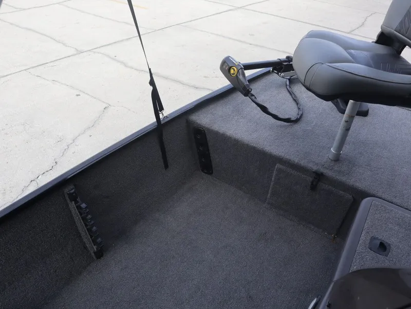 Slide: The Image of Interior of a 2021 Tracker Bass Tracker Classic XL boat. - 17