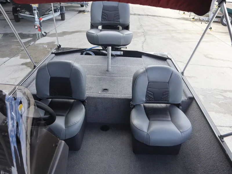 Slide: The Image of Interior view of a 2021 Tracker Bass Tracker Classic XL boat. - 18