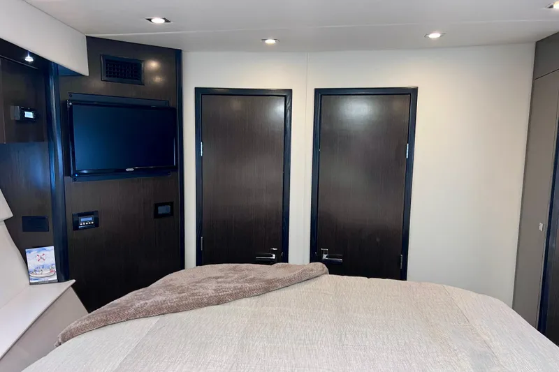 Slide: The Image of Interior of 2018 Cruisers Yachts 41 Cantius with TV and modern design. - 66