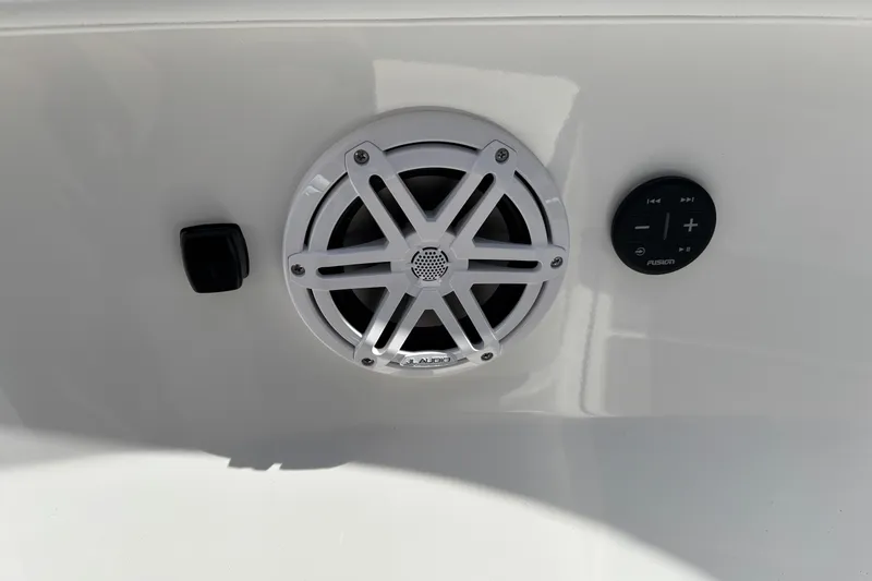 Slide: The Image of Speaker and control panel on 2026 Monterey Elite 25 OB boat. - 37