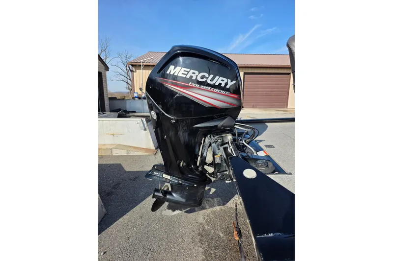 Slide: The Image of 2019 Tracker Pro Team 175 TXW with Mercury FourStroke outboard motor. - 4