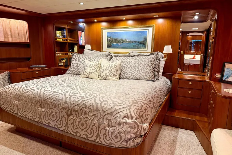 Slide: The Image of Luxurious bedroom interior of 1989 Moonen 85 Long Range Cruiser yacht. - 21