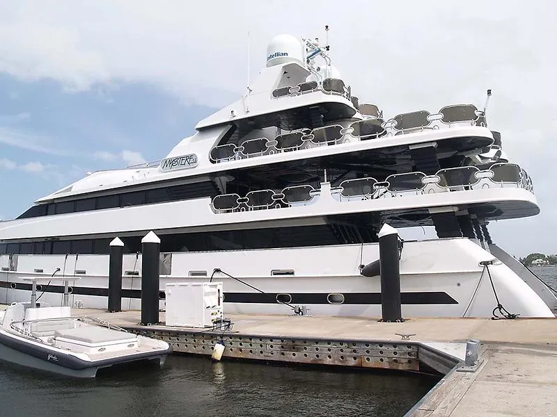 Slide: The Image of Davros Pty. Ltd. Mega Yacht 1987 - 0