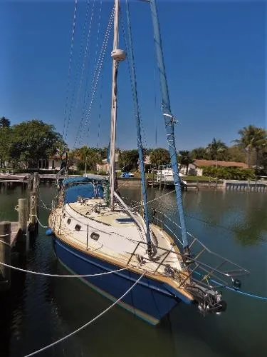 Slide: The Image of Island Packet 380 2001 - 2