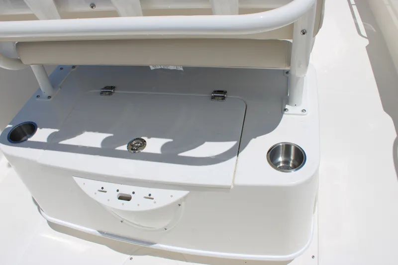 Slide: The Image of Boston Whaler 210 Montauk 2026 - 23