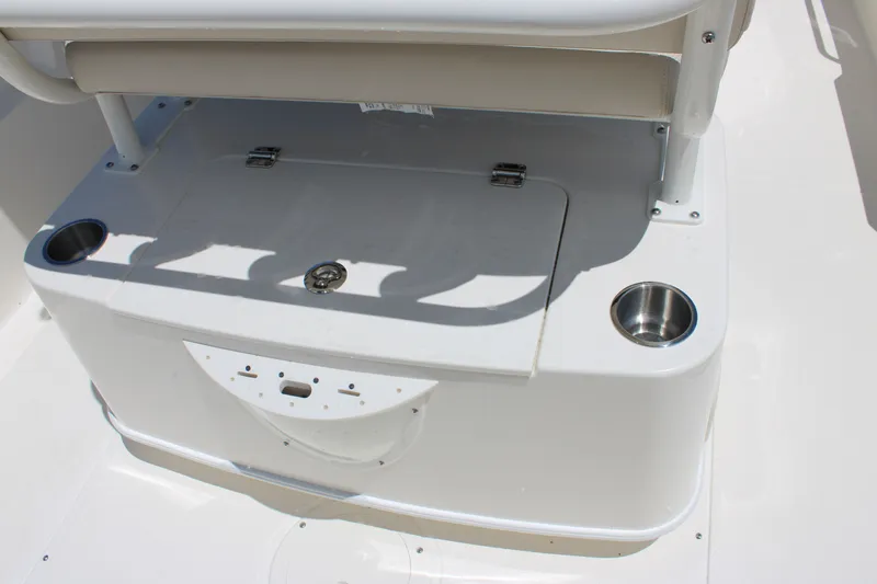 Slide: The Image of Boston Whaler 210 Montauk 2026 - 22