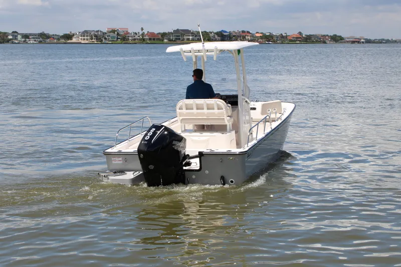 Slide: The Image of Boston Whaler 210 Montauk 2026 - 5