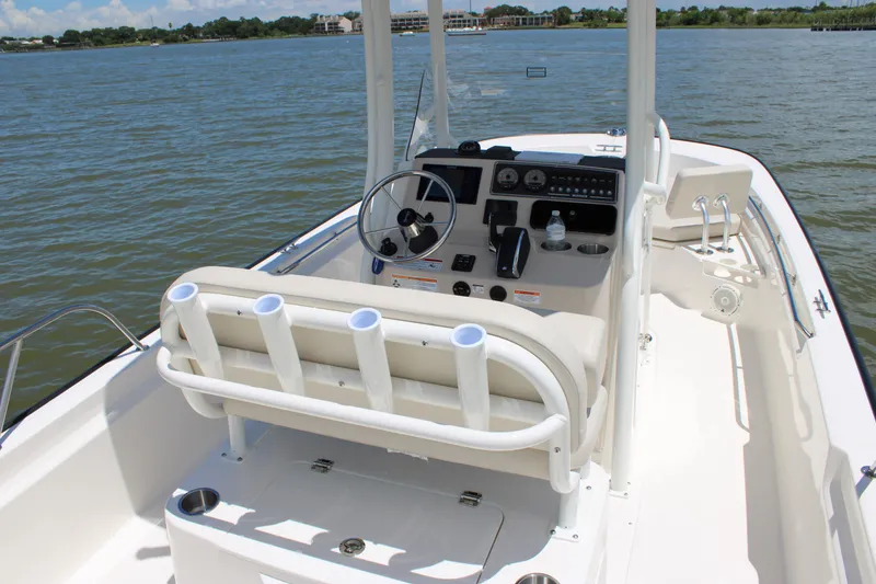 Slide: The Image of Boston Whaler 210 Montauk 2026 - 24