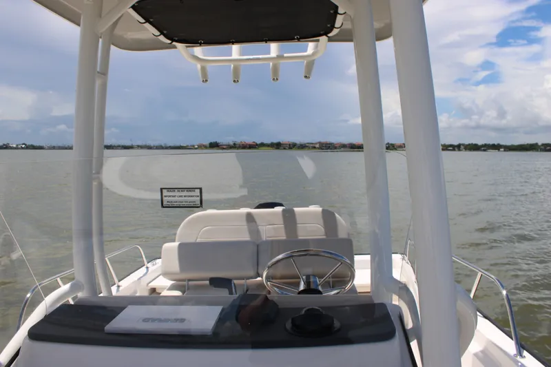 Slide: The Image of Boston Whaler 210 Montauk 2026 - 18