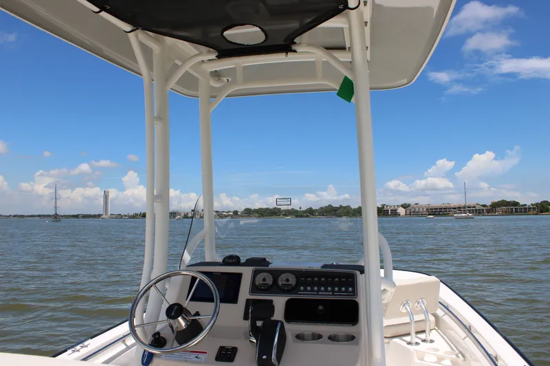 Slide: The Image of Boston Whaler 210 Montauk 2026 - 31