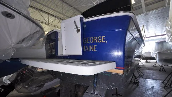 Slide: The Image of Mainship Pilot 30 1999 - 3
