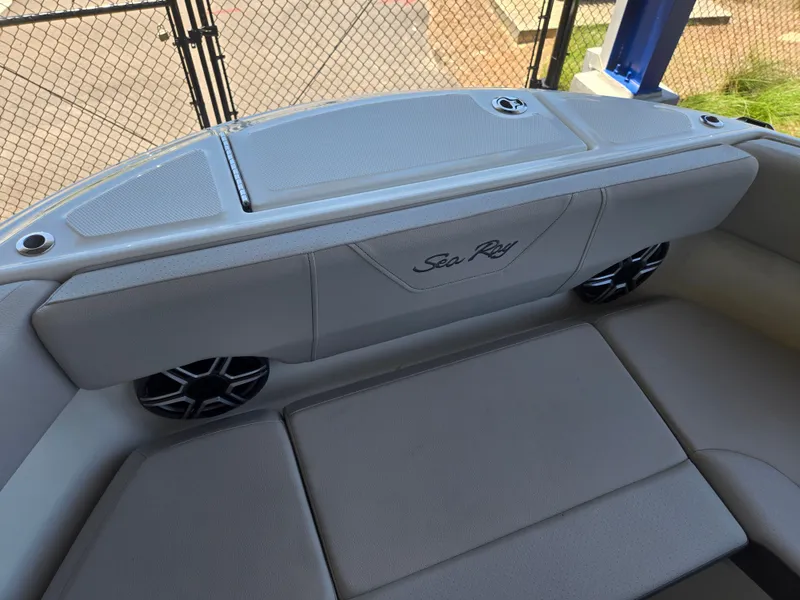 Slide: The Image of Sea Ray SDX 250 Outboard 2026 - 18