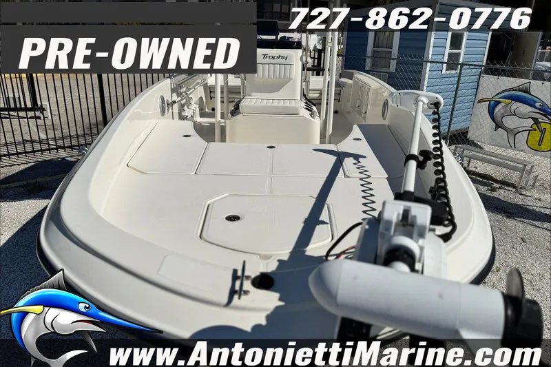 Slide: The Image of Pre-owned 2021 Bayliner Trophy T21Bay boat displayed at Antonietti Marine. - 7