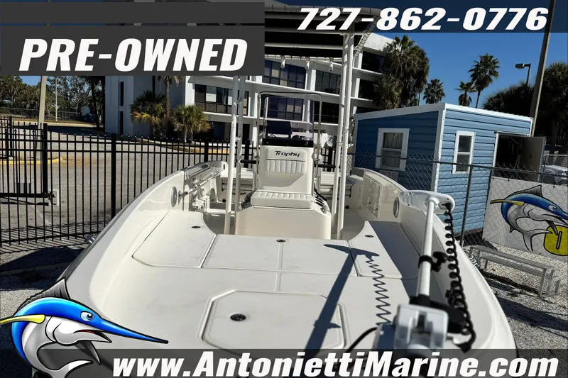 Slide: The Image of Pre-owned 2021 Bayliner Trophy T21Bay boat at Antonietti Marine dealership. - 8