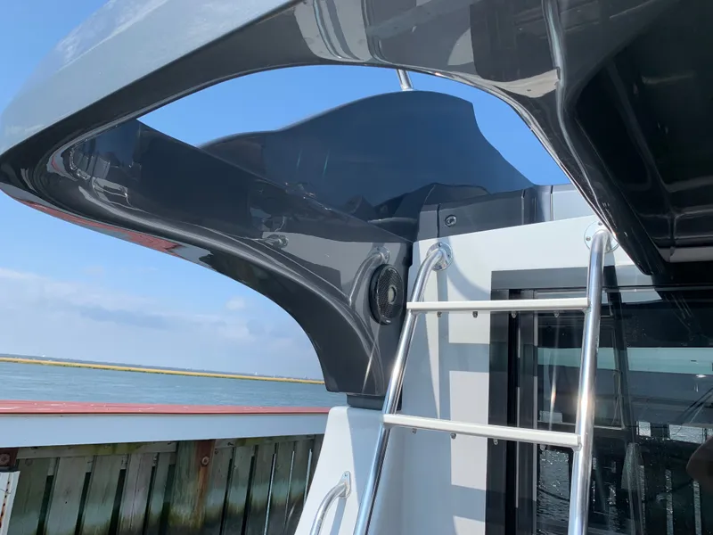 Slide: The Image of Silverton 4100 SC 2019 with ladder and water view. - 34