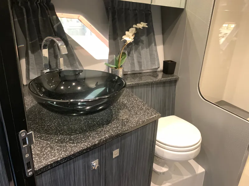 Slide: The Image of Luxurious bathroom in Silverton 4100 SC 2019 yacht model. - 37