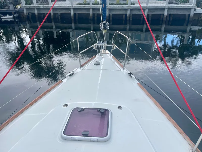 Slide: The Image of Deck view of Beneteau Oceanis 43 yacht, year 2009. - 12