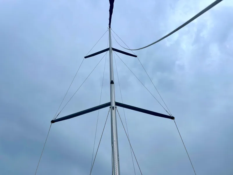 Slide: The Image of Mast of a 2009 Beneteau Oceanis 43 sailboat against cloudy sky. - 20