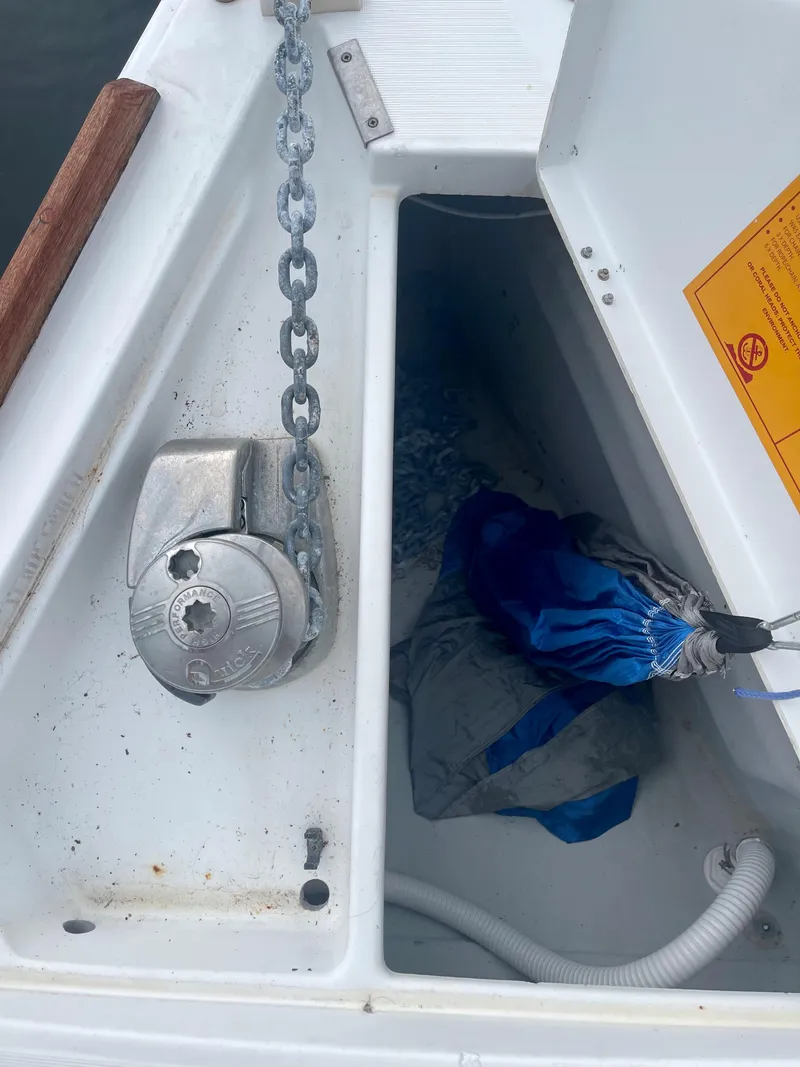 Slide: The Image of Anchor locker of a 2009 Beneteau Oceanis 43. - 25