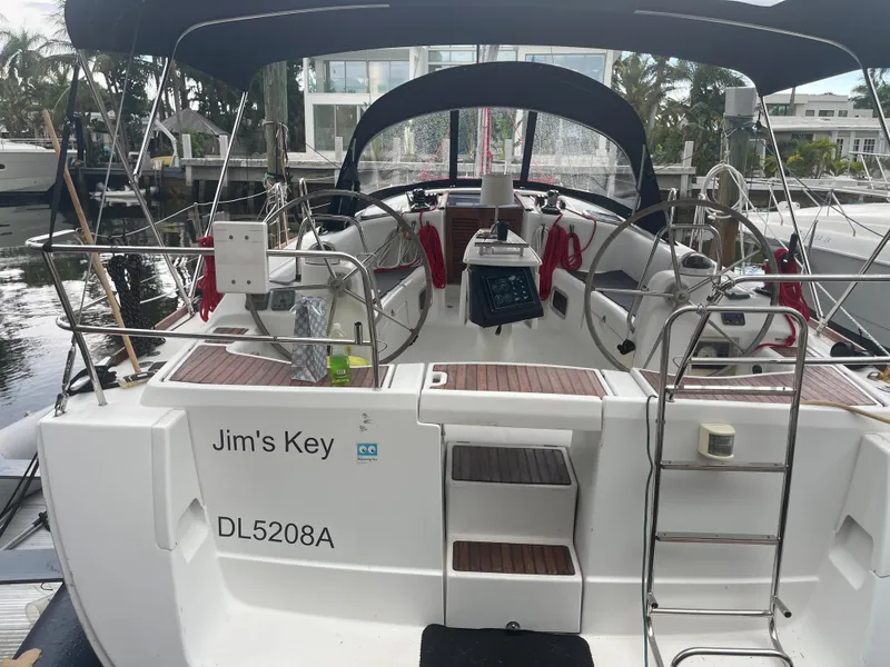 Slide: The Image of Beneteau Oceanis 43 sailboat, 2009 model, docked at marina. - 30