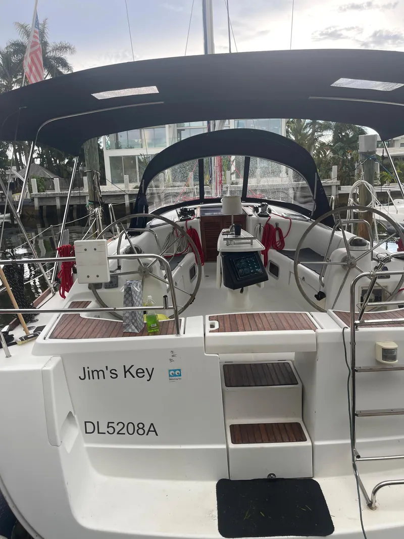 Slide: The Image of Rear view of a 2009 Beneteau Oceanis 43 yacht docked. - 31