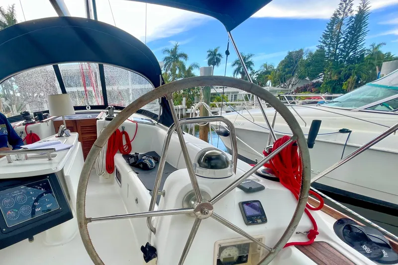 Slide: The Image of Beneteau Oceanis 43 yacht steering wheel, 2009 model, docked in harbor. - 38