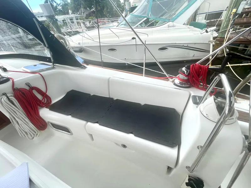 Slide: The Image of 2009 Beneteau Oceanis 43 yacht cockpit with seating. - 39