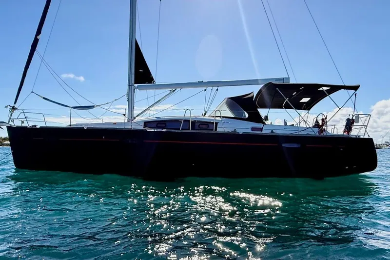 Slide: The Image of 2009 Beneteau Oceanis 43 sailboat on clear blue water under sunny sky. - 4