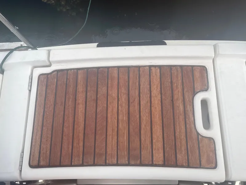 Slide: The Image of Teak deck on Beneteau Oceanis 43, year 2009. - 41