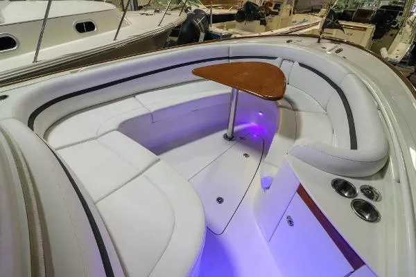 Slide: The Image of Hunt 32 Center Console 2016 - 9