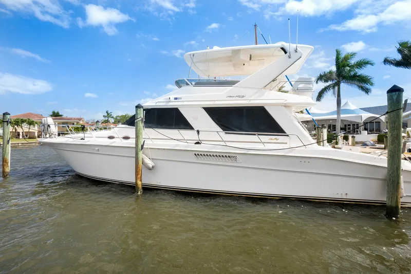Slide: The Image of Sea Ray 550DB Sedan Bridge 1998 - 5