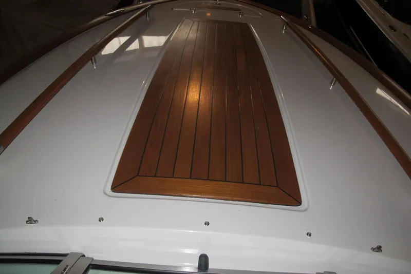 Slide: The Image of 2003 Chris-Craft Corsair 25 Heritage Edition boat deck with wooden inlay. - 3