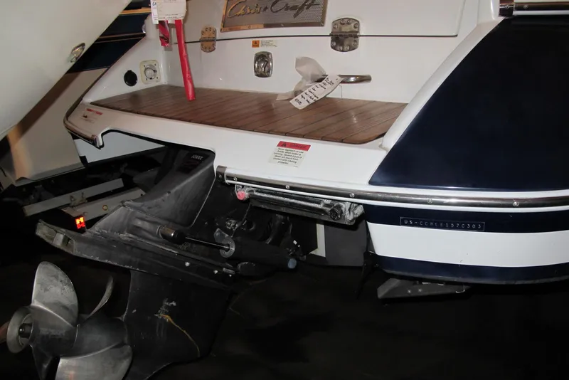 Slide: The Image of 2003 Chris-Craft Corsair 25 Heritage Edition boat stern with propeller and teak swim platform. - 4