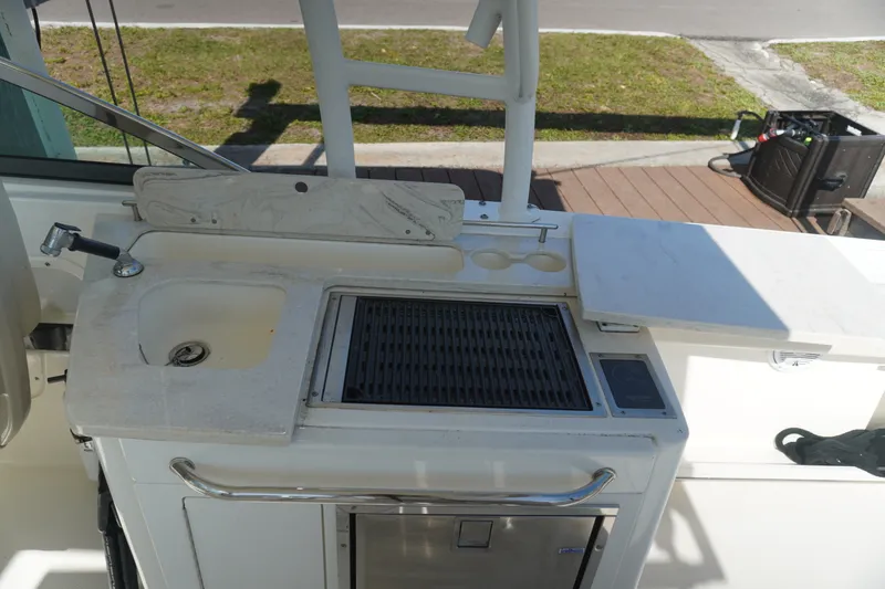 Slide: The Image of Boston Whaler 270 Vantage 2014 - 10