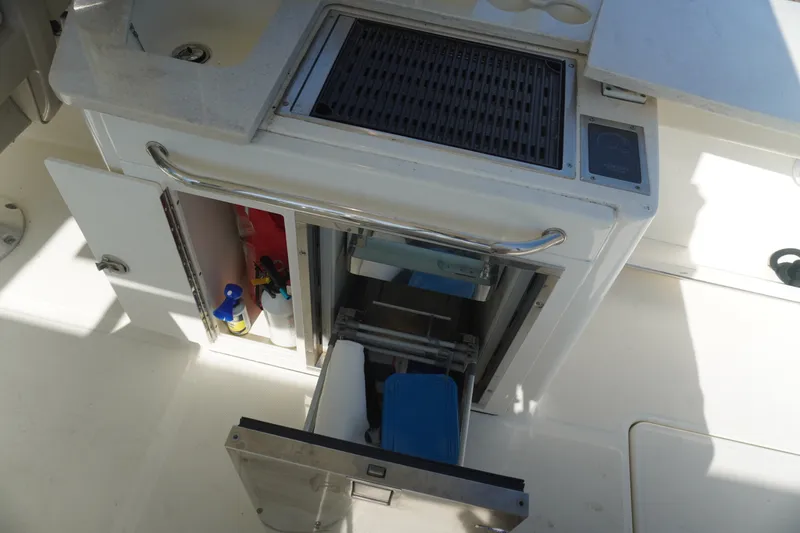Slide: The Image of Boston Whaler 270 Vantage 2014 - 11