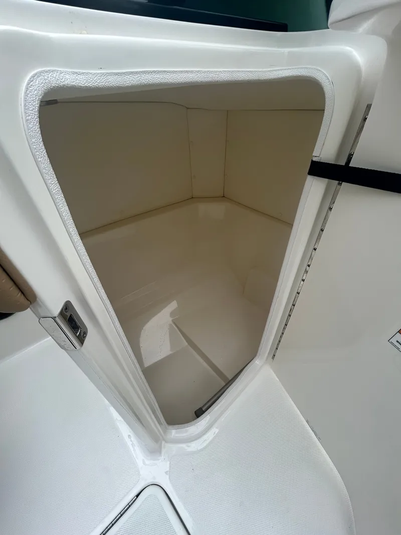 Slide: The Image of Sea Ray SPX 230 2023 - 10