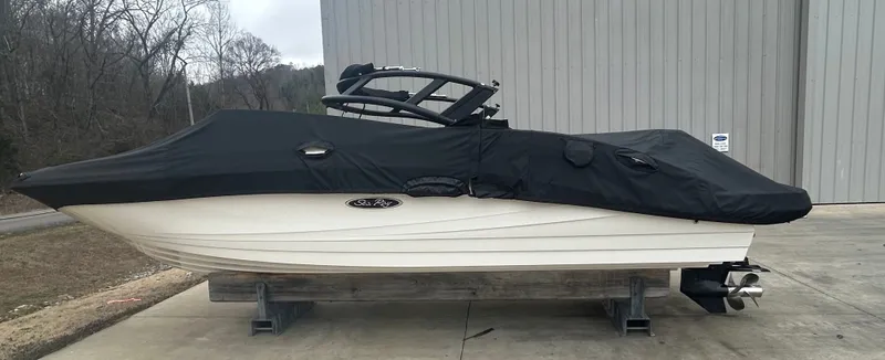 Slide: The Image of Sea Ray SPX 230 2023 - 11