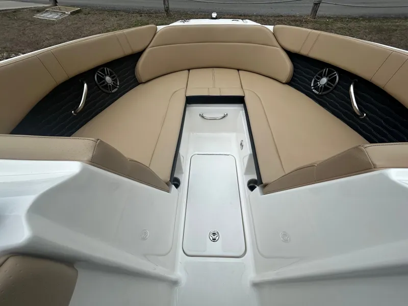 Slide: The Image of Sea Ray SPX 230 2023 - 8