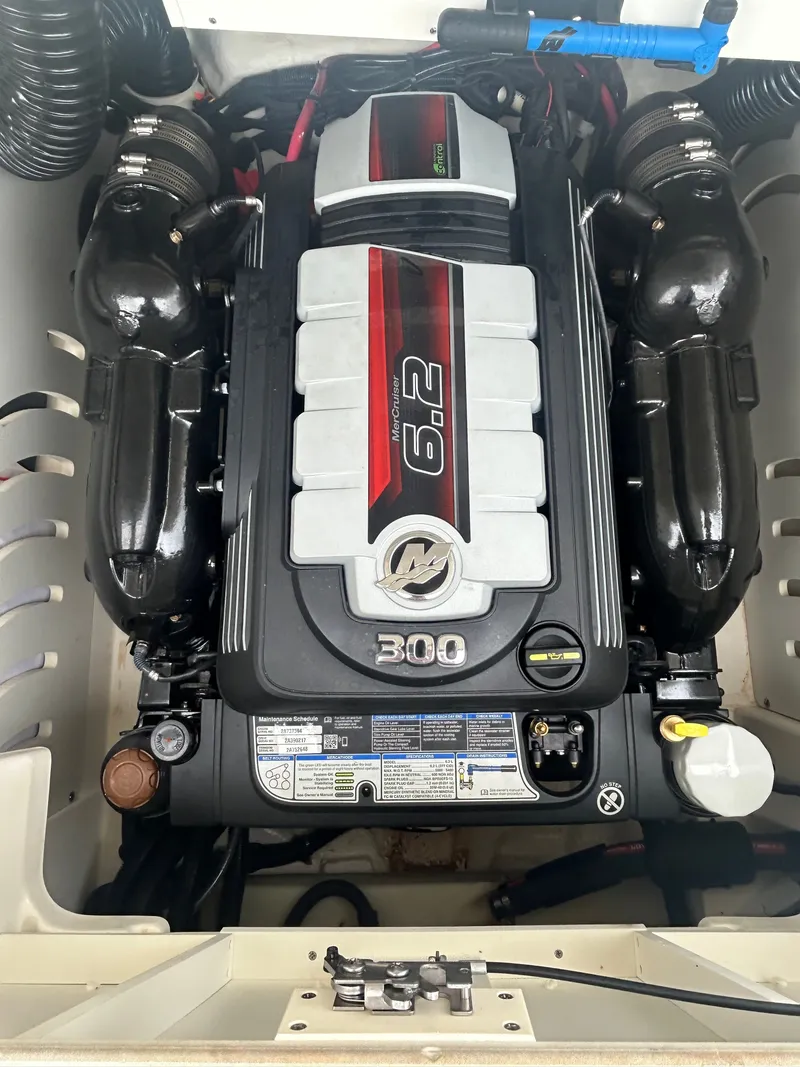 Slide: The Image of Sea Ray SPX 230 2023 - 9