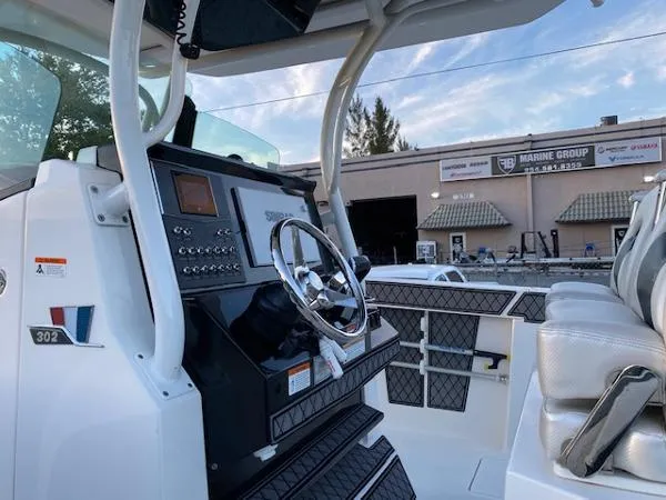 Slide: The Image of Scarab 302 Sport Center Console 2017 - 6