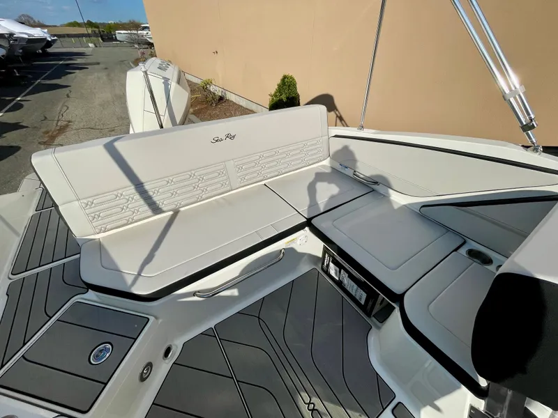 Slide: The Image of Sea Ray SPX 210 Outboard 2026 - 4
