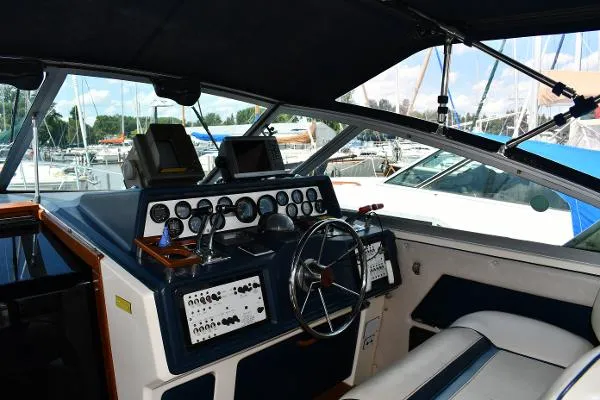 Slide: The Image of Sea Ray 340 Express Cruiser 1985 - 7
