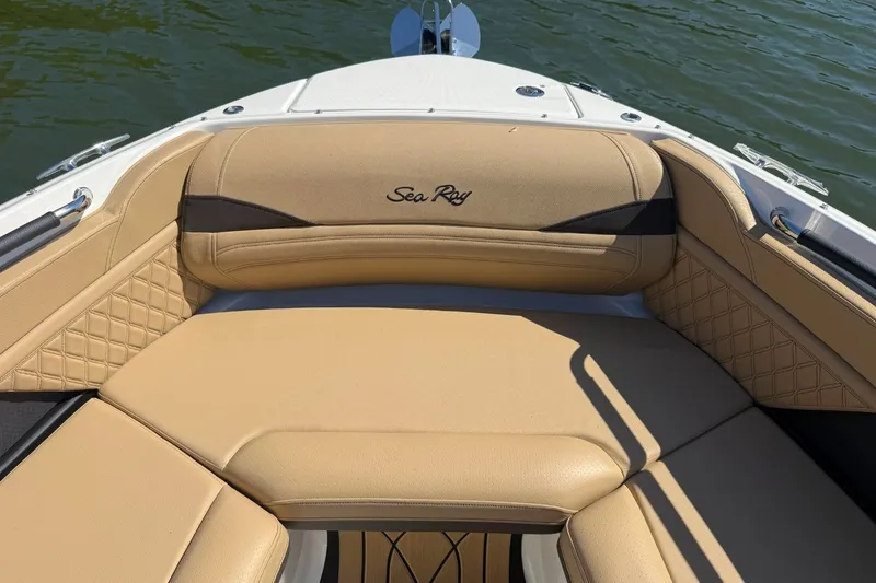 Slide: The Image of Luxurious seating on the 2026 Sea Ray SLX 260 Outboard boat. - 30