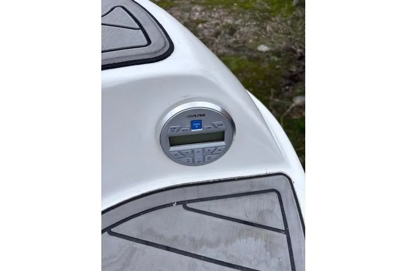 Slide: The Image of Close-up of Alpine stereo system on 2009 Yamaha Boats AR230 HO. - 18