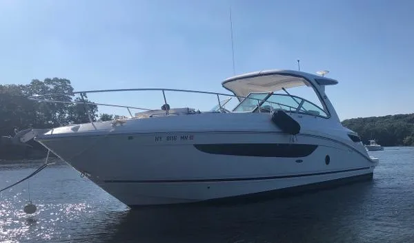 Slide: The Image of Sea Ray 350 Sundancer 2019 - 2