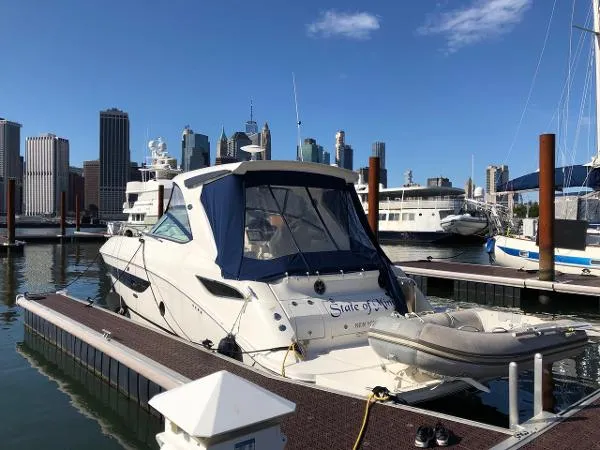 Slide: The Image of Sea Ray 350 Sundancer 2019 - 3
